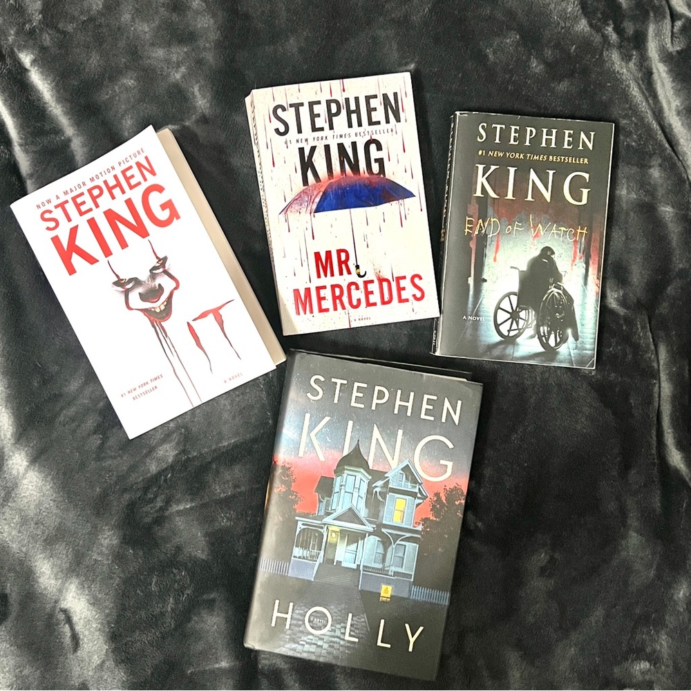 4 Stephen King Books GOING AWAY SOON!